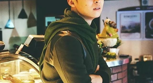一手捧红李冰冰、黄晓明的娱乐圈一姐,却让儿子摸爬滚打成演技派