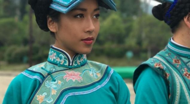 有种“反差”叫做吉克隽逸卸妆,看到她素颜的样子:差距真大