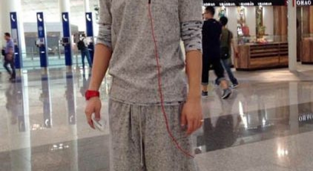 从机场到时装周内场 魏晨时尚不停歇