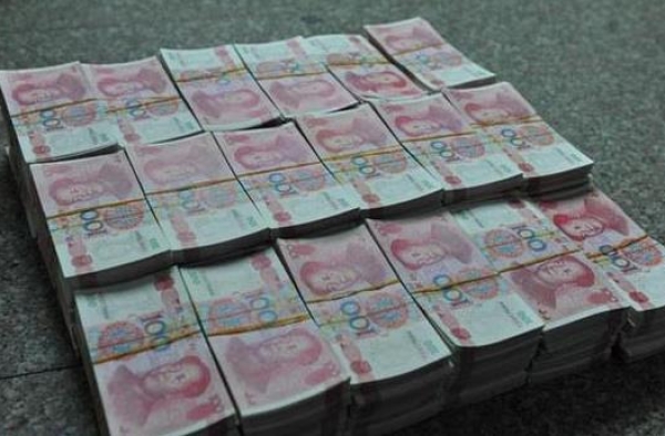 四川女子突发奇想：用12万买百万假币等升值