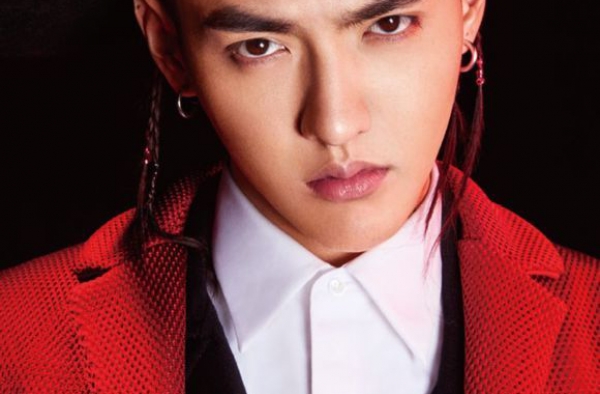 吴亦凡最新时尚大片曝光 演绎别样潮流风