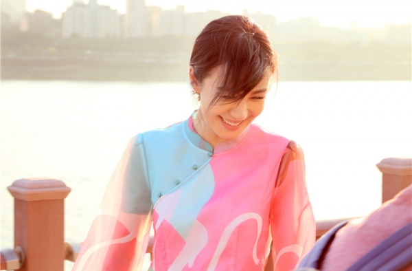 李易峰女友李菲儿整容前后对比照 李易峰李菲儿激吻照