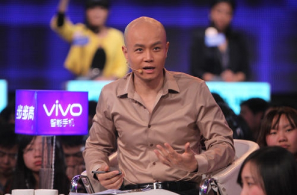 乐嘉录制《了不起的挑战》睾丸受伤 已入院手术