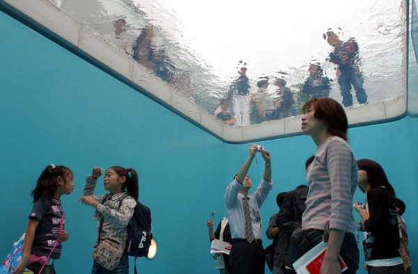 日本魔幻泳池 水下漫步的神奇经历