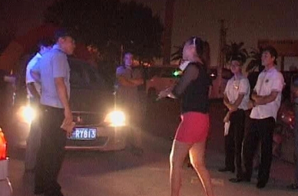 女子霸王硬上弓:为请男同学吃饭纠缠 男子无奈两度报警