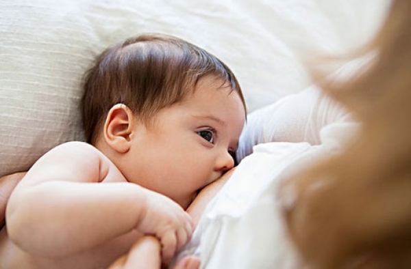 女人哺乳照片大合集 让宝宝第一时间吃上母乳是妈妈的权利