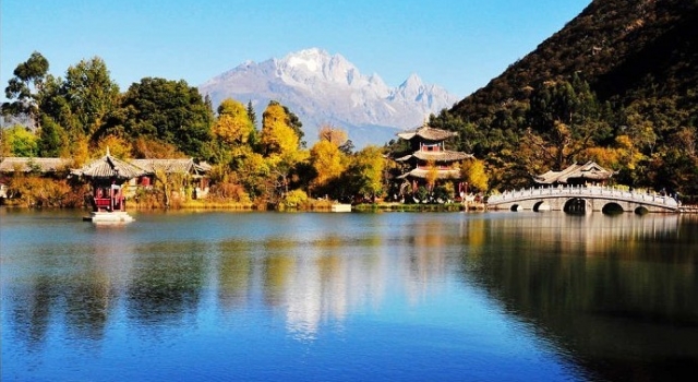 古香古色的丽江旅游景点介绍 漫步在林荫小道享受闲适生活