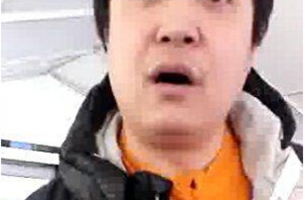 央视记者大闹冬运会安检口拒安检：我冷 小心我投诉你
