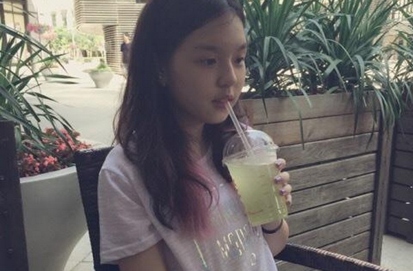 哈文女儿近照曝光 嘟嘴卖萌获好评