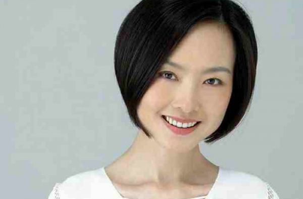 鲁豫丝袜美腿不畏严寒 鲁豫曾遭前美国丈夫性虐待