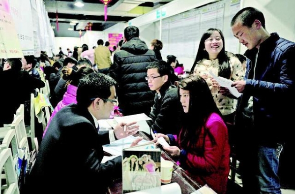 2016年春节后招工难 月薪4000仍难招人