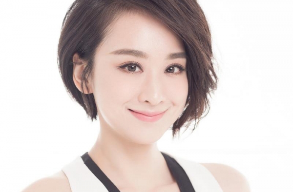 穆婷婷时尚写真曝光 清爽短发眼眸丝丝灵动
