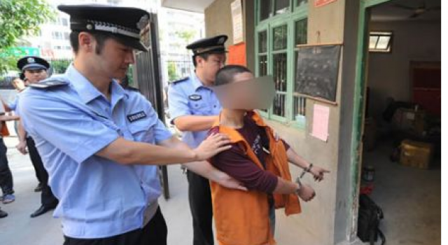 小偷作案被抓后猖狂叫嚣：我不偷 你们民警全都没饭吃