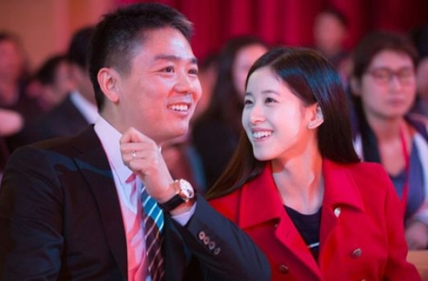 刘强东喜获千金 奶茶妹妹在港顺利产女