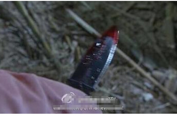 小三听说情人对家庭很负责 带铁锤水果刀"教训"其正妻
