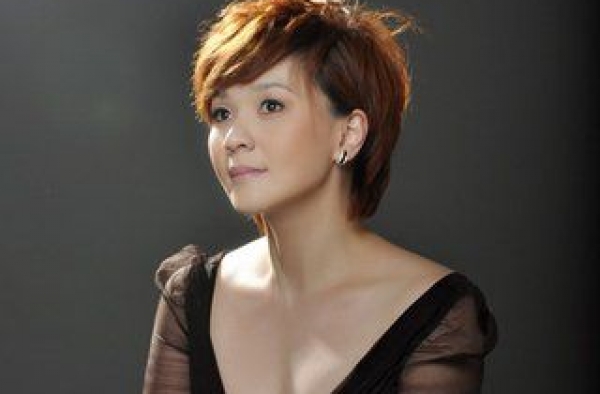 柯以敏的歌有哪些?柯以敏转型评委陷超女事件