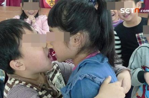 曝台湾幼儿园生日会引热议 大玩男女舌传樱桃舔奶油