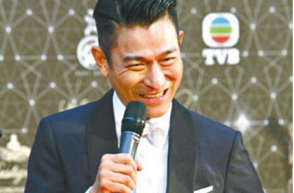 刘德华回应朱丽倩怀孕:真假我不会说 之前说我是同性恋