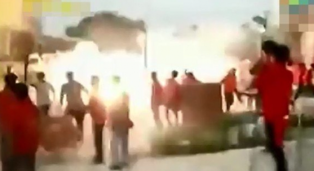 拼了！广西两方迎亲队撞上不相让 互射烟花大战4小时