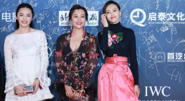 美女“合伙人”亮相北京国际电影节 郝蕾胸压姚晨唐嫣