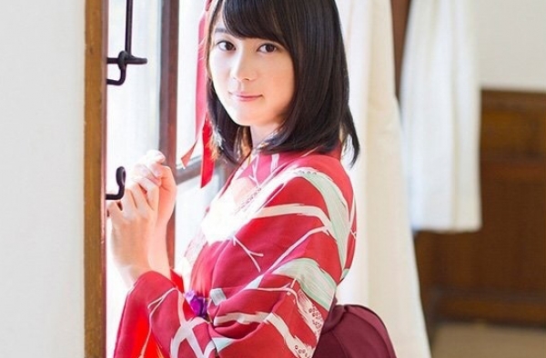 日本90后女星清纯写真 身穿和服尽显娇美