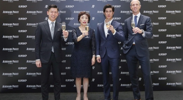 暖男李治廷助阵爱彼全新皇家橡树黄金腕表亮相北京