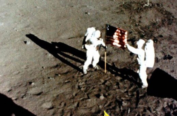 外星人就在月球背面是真的吗 NASA为何隐瞒八年