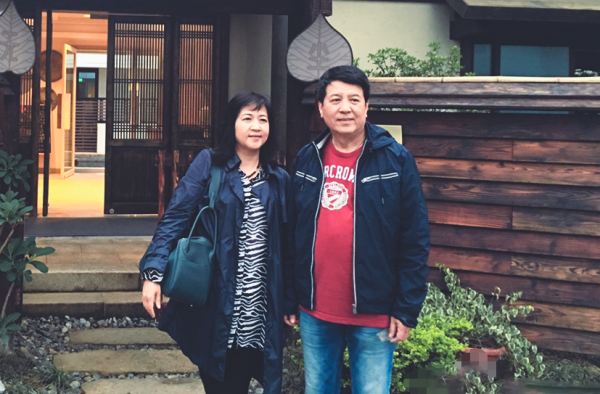 关晓彤妈妈身份不简单 并非什么老师而是……