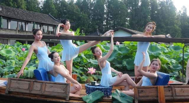 《印象》第329期:西湖美景七月天 性感美女摇曳身姿别样红