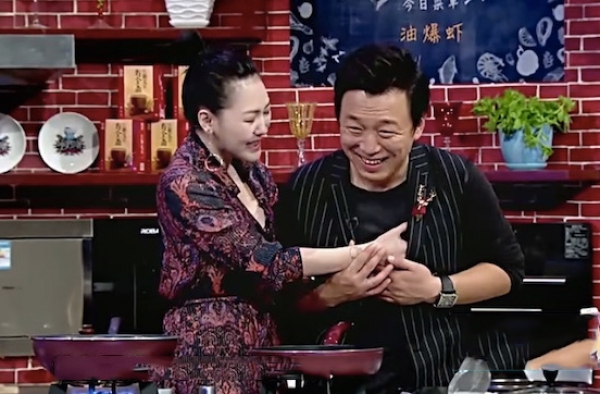 《姐姐好饿》小S频撩黄渤 黄渤放箭：你样样输林志玲