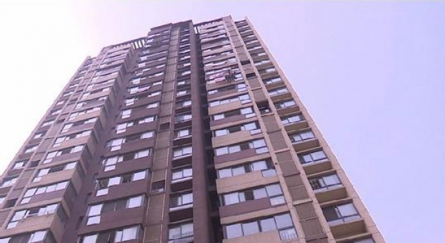 10岁男孩洪荒之力爆发 徒手快速接住坠楼3岁的小女孩