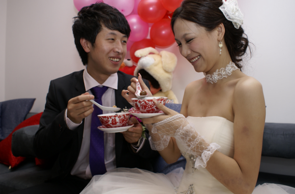 分享婚礼照被认定不遵守协议 结婚2小时新郎休妻