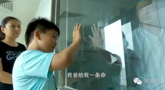 父亲患白血病 8岁儿子暴饮暴食相救:再给我爸1条命