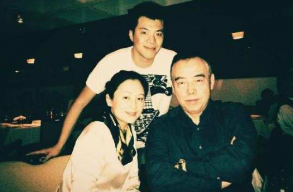 黄毅清父亲背景惊人?黄毅清真的是富二代?