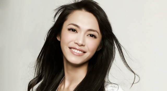 姚晨发小女儿蒙眼照获祝福 嘴唇被赞像妈妈