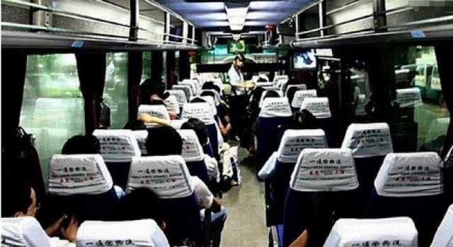男乘客大巴非礼女子遭暴打指责 怒抢方向盘致6死33伤