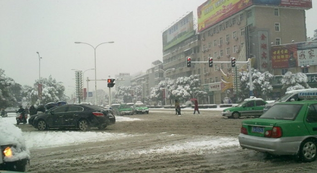 北京雪天打车难 网约车价格竟涨到2.9倍