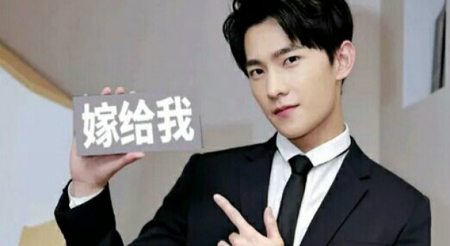 宋茜开撕杨洋两人感情遭曝光 杨洋穿睡衣过生日