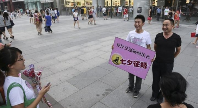 一艾滋病患者公开征婚走红 同性恋问题被曝光