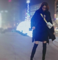 关晓彤看电影露腿 自曝在影院忍不住哭了出来