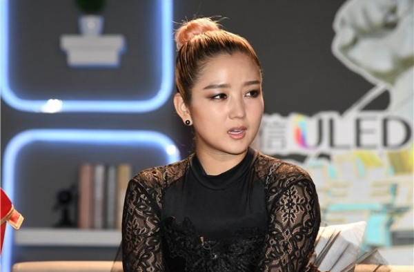 何洁婚变传闻后飙泪 忍着腰痛跳舞一切为了孩子