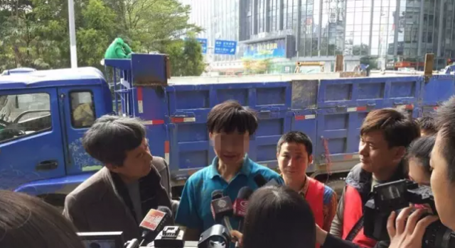 大学生过年不敢回家 流浪10几年睡桥底捡垃圾混太差