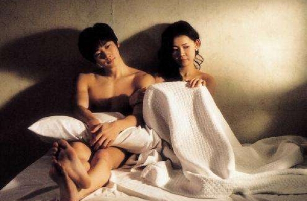 奇葩男子嫌老婆睡相难看欲分床 妻子起诉离婚遭拒