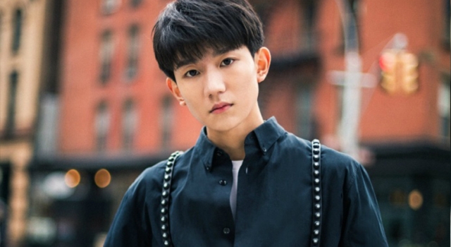 TFBOYS王源时尚街拍 低调随性和华丽经典