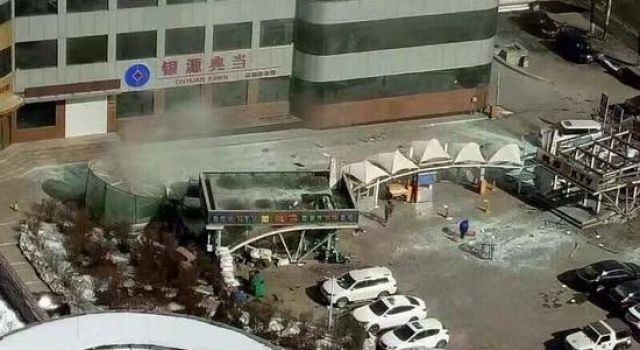 河北承德酒店KTV大爆炸:1公交车受损严重 伤亡不明