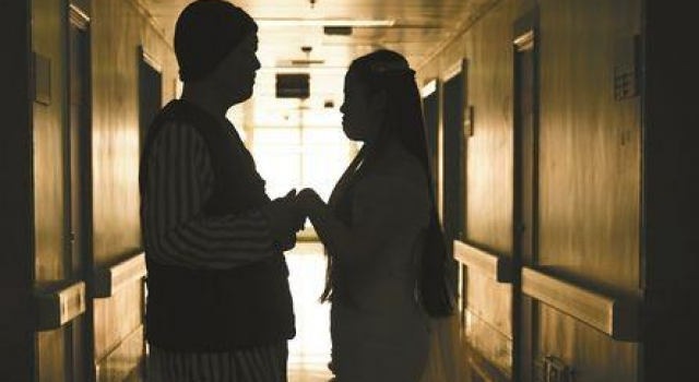 小伙求婚前被查出患白血病 女友陪护1年多医院里结婚