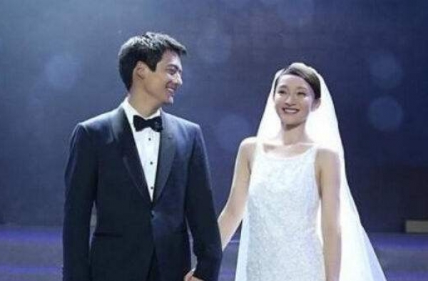 网曝周迅高圣远离婚 工作人员直接回应:假的