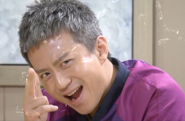 邓超探班孙俪受冷落 无奈发微博自夸好看