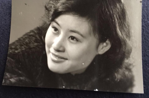 少女时期邬君梅容貌秀美 颜值不输当代小花