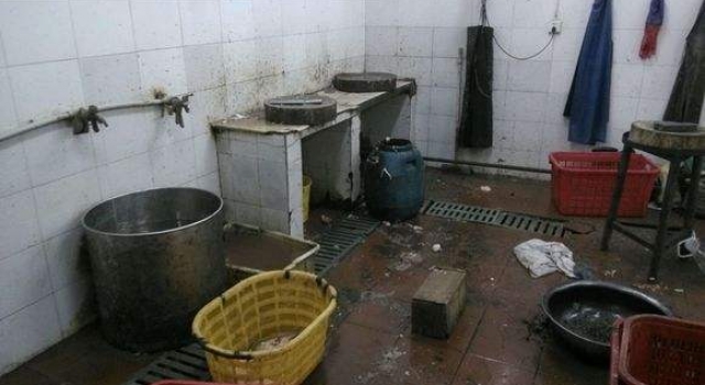 厨房厕所公用 此外卖餐厅给200元就能审核通过
